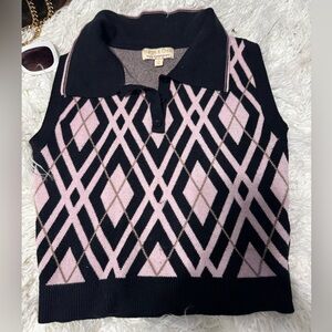 Es un hermoso chaleco muy bonito